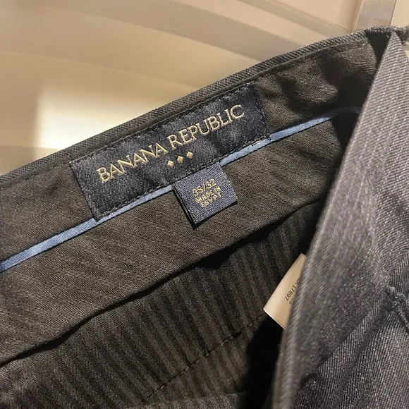 Banana Republic - Men’s Suit - NAVY Color Pin - 46R Jacket - 35/32 Pants - Picture 3 of 7